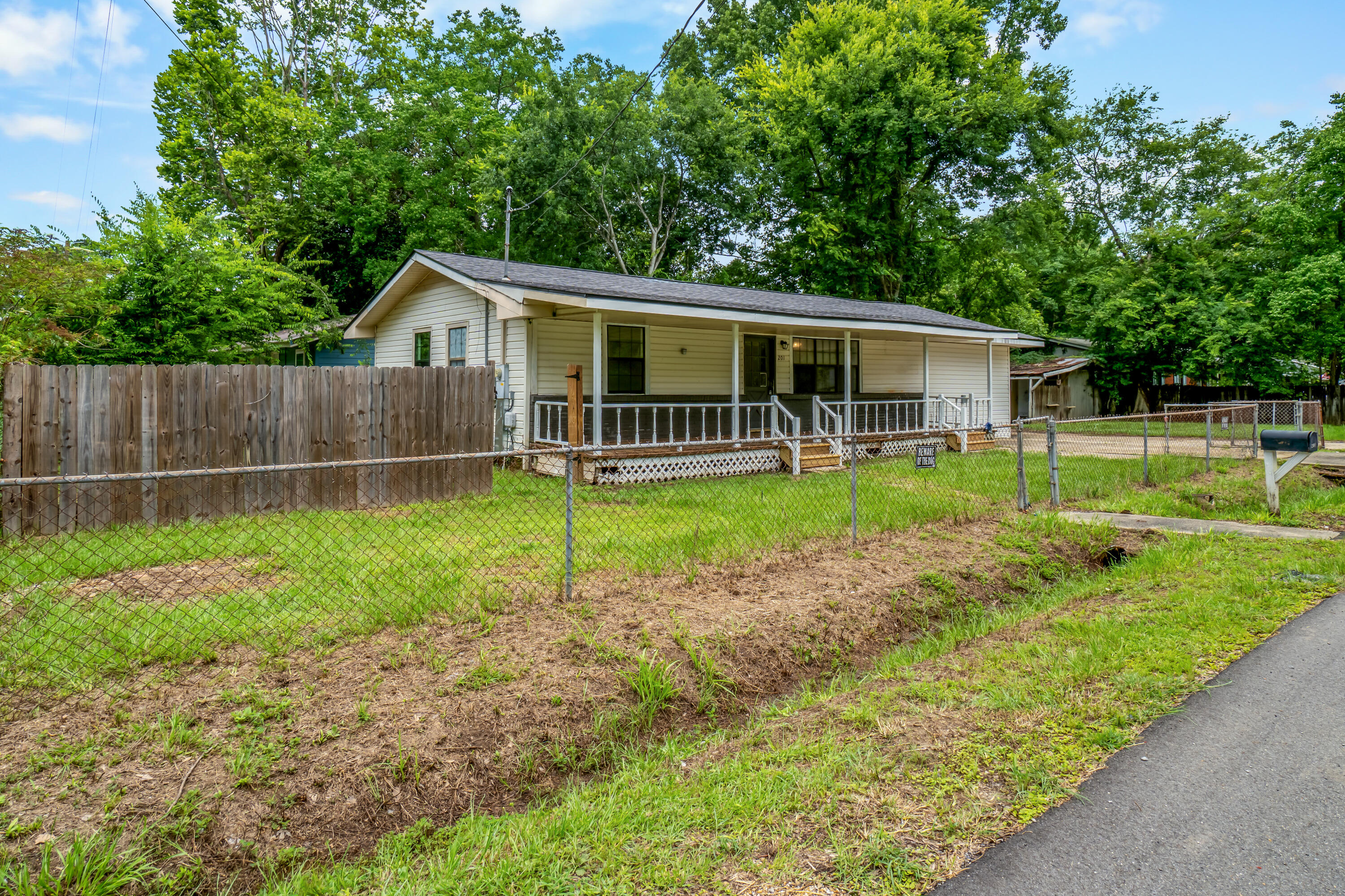 201 Barron St. - Photo 2