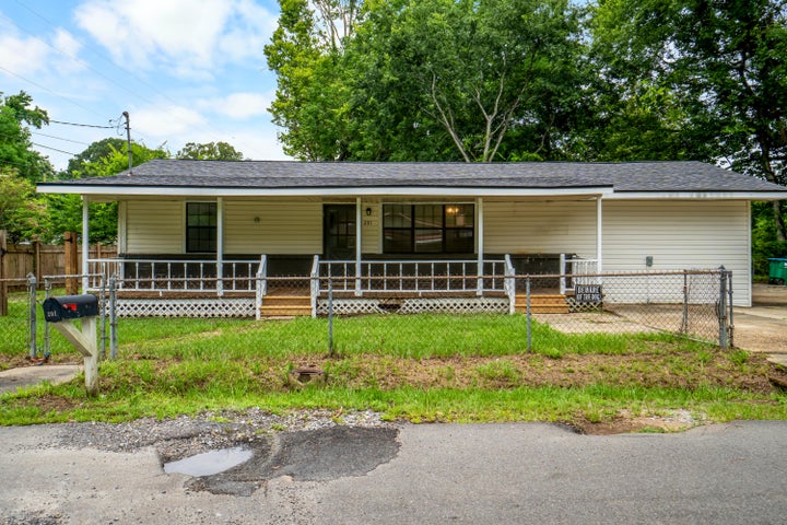 Photo 1 of 21 — 201 Barron St., Petal, MS 39465
