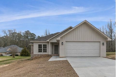 Photo of 15 Briar Creek Cir., Laurel, MS 39440 (MLS # 146013)