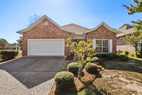 Photo of 48 Stones Throw Dr., Hattiesburg, MS 39402 (MLS # 149129)