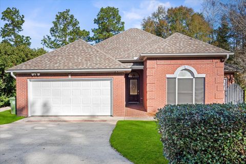 Photo of 131 Shadow Lake Dr, Hattiesburg, MS 39402 (MLS # 145323)