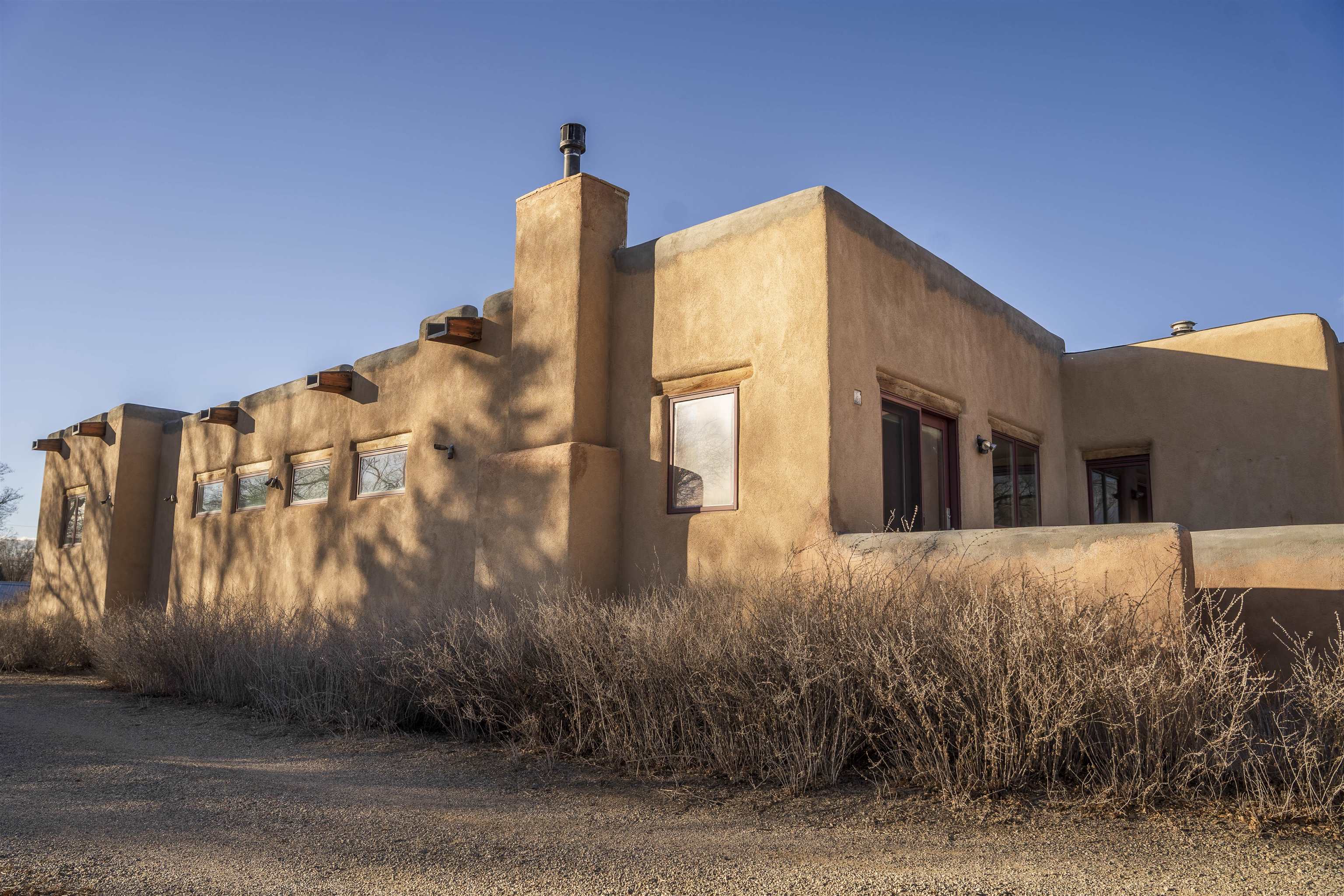 125 De Teves Ln, Taos, New Mexico image 9