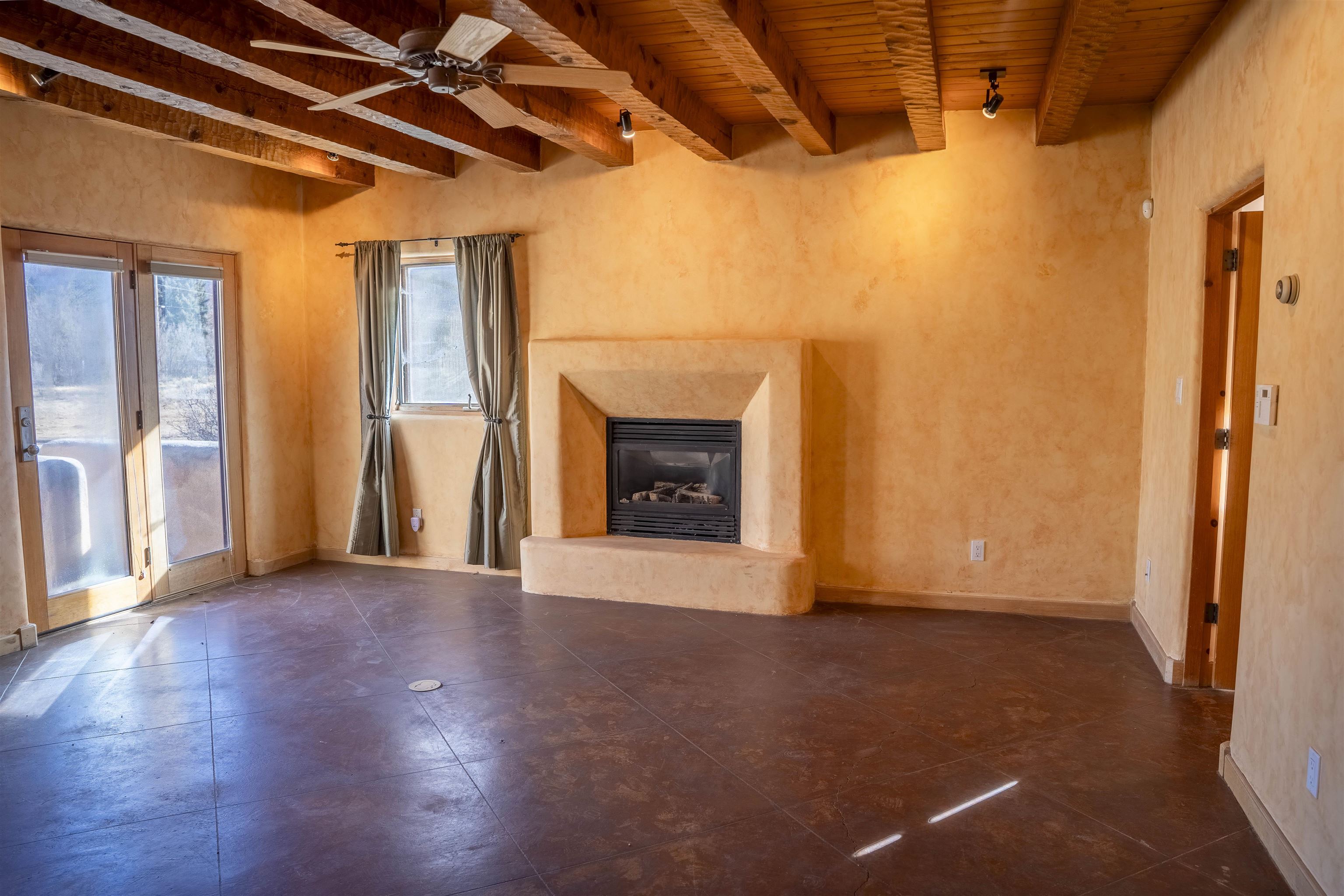 125 De Teves Ln, Taos, New Mexico image 17