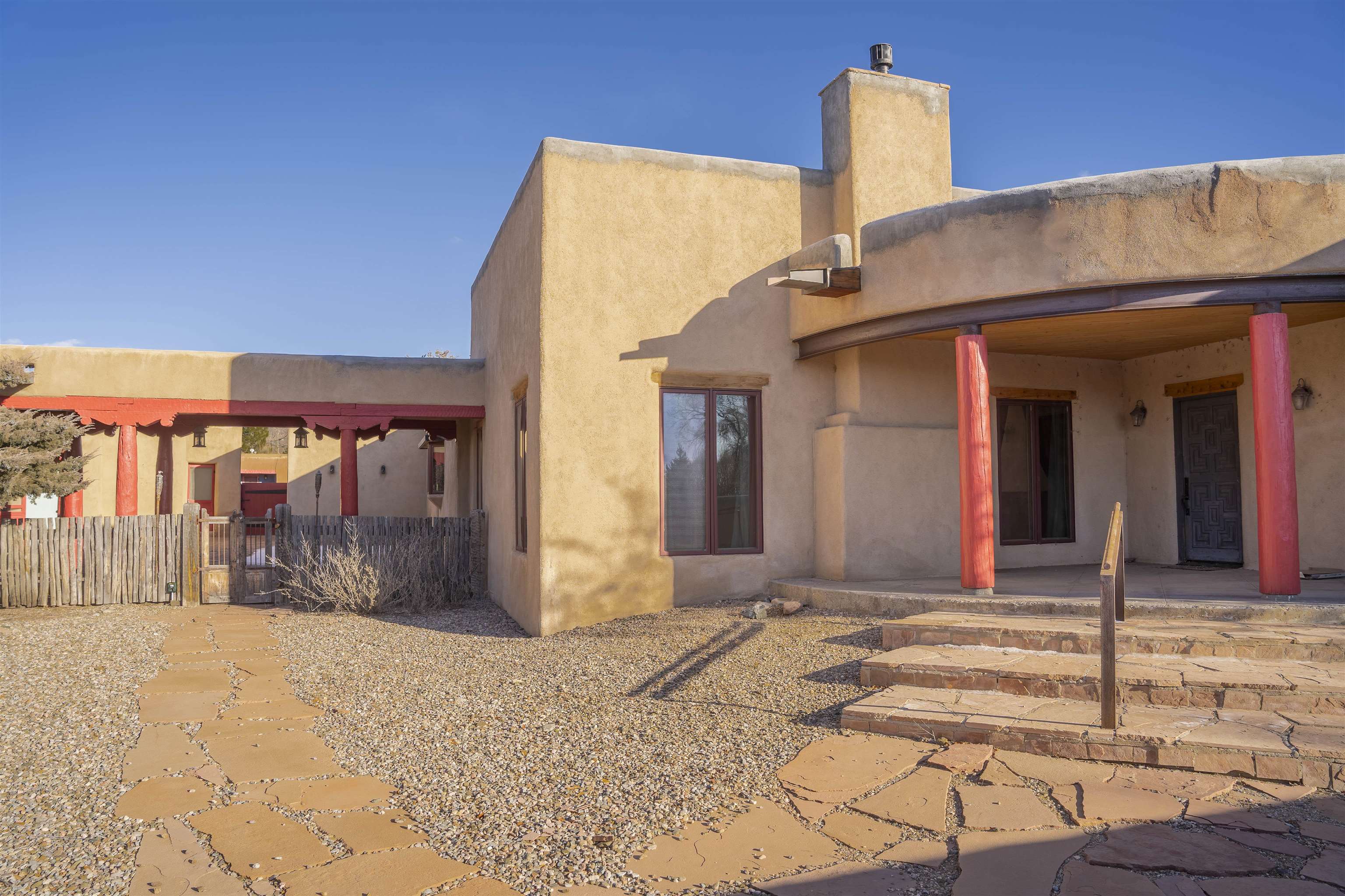 125 De Teves Ln, Taos, New Mexico image 2