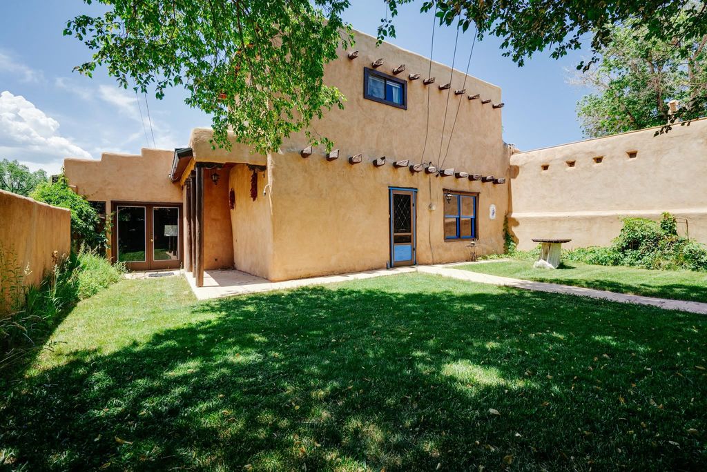 Photo of 106 La Loma Plaza, Taos, NM 87571 (MLS # 114268)