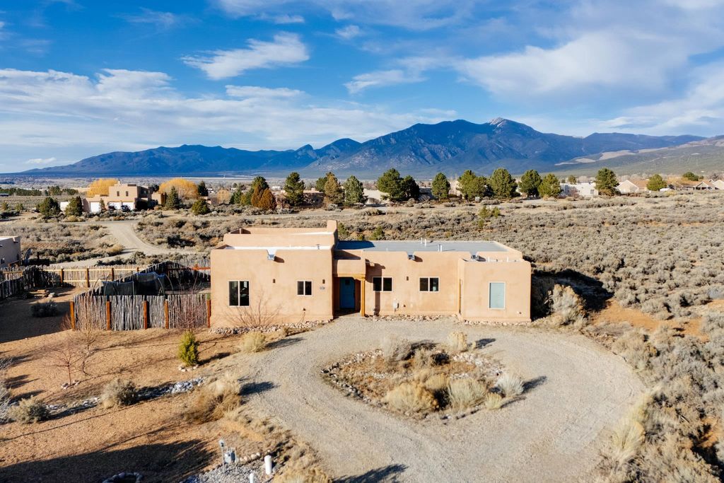 Photo of 226 Las Olas Dr, Taos, NM 87571 (MLS # 114624)