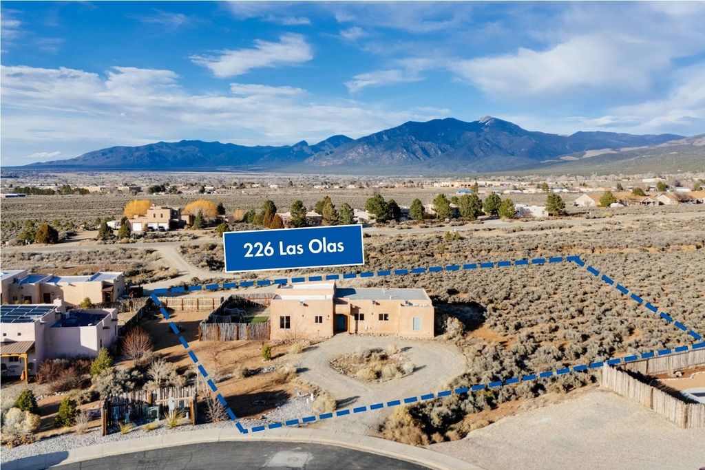 Photo of 226 Las Olas Dr, Taos, NM 87571 (MLS # 114624)