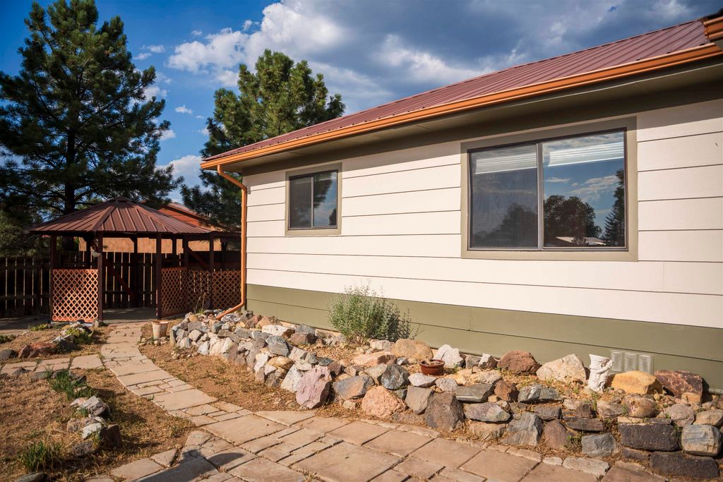 Photo of 920 Calle Del Llano, Taos, NM 87571 (MLS # 113704)