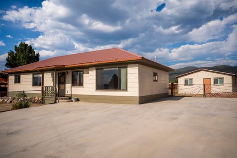 Photo of 920 Calle Del Llano, Taos, NM 87571 (MLS # 113704)