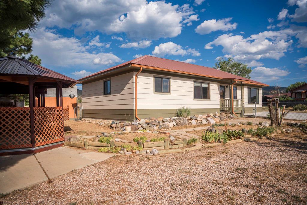 Photo of 920 Calle Del Llano, Taos, NM 87571 (MLS # 113704)