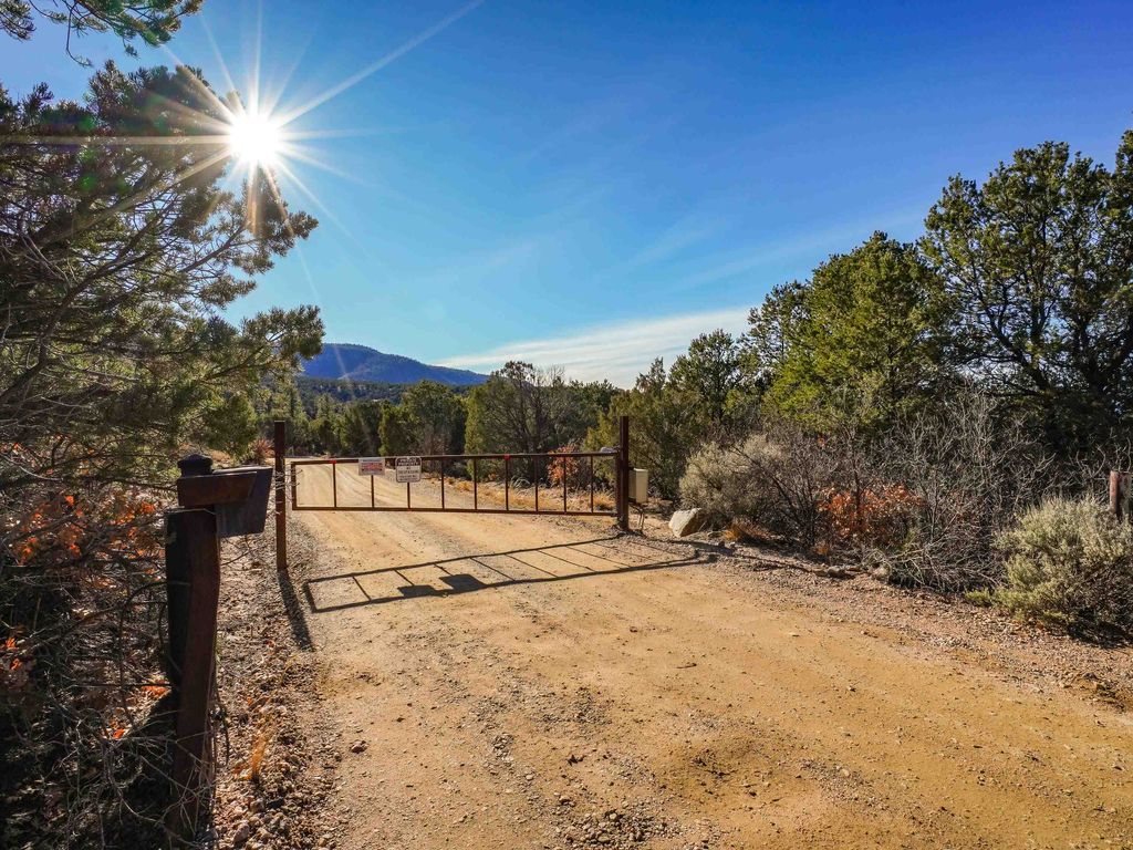 Photo of 000 Brazelton Rd, Ranchos de Taos, NM 87557 (MLS # 114329)