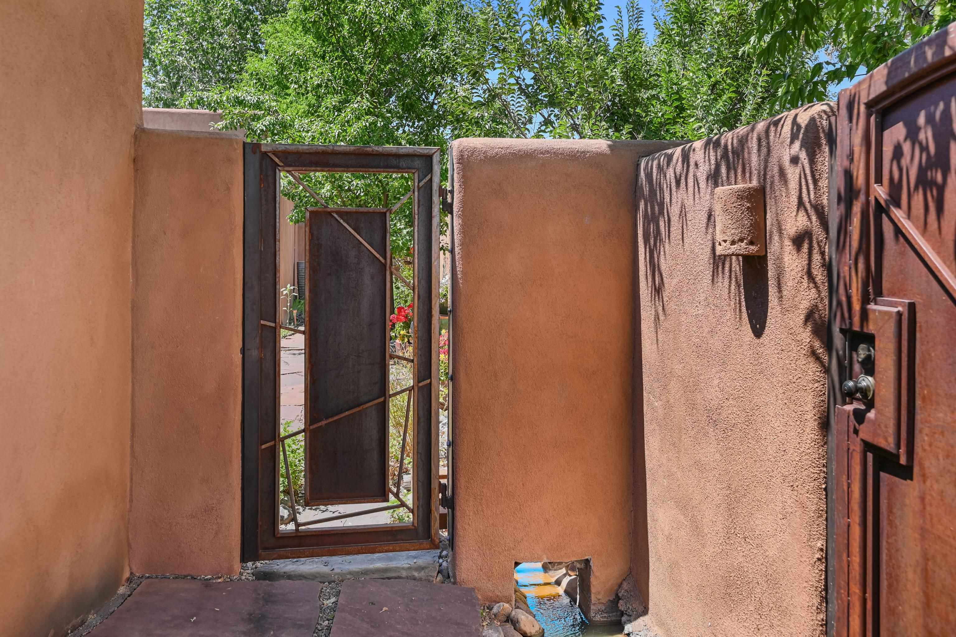 Taos, New Mexico 87571, United States, 3 Bedrooms Bedrooms, ,3 BathroomsBathrooms,Residential,Active,232448