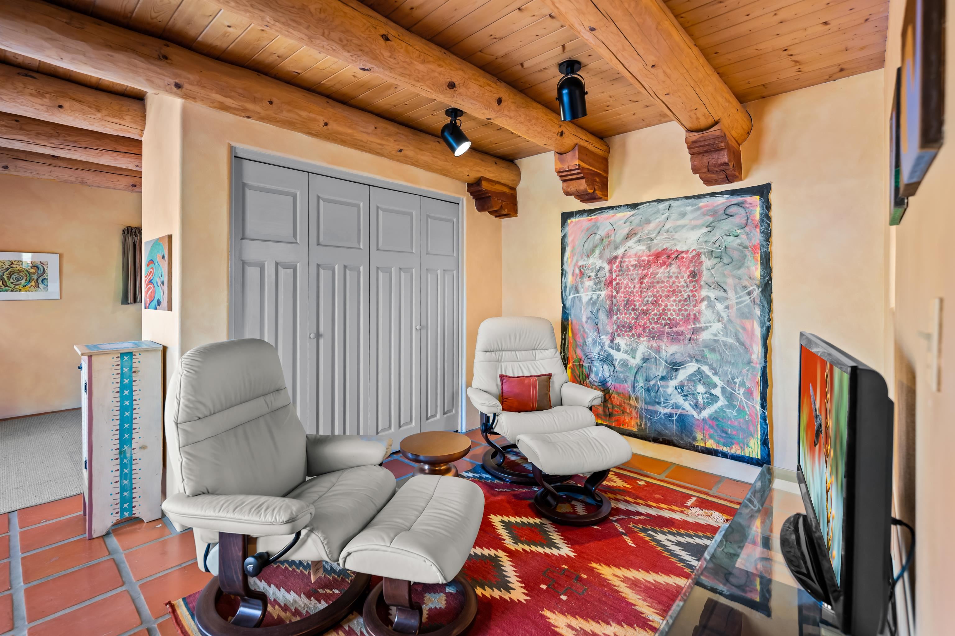 Taos, New Mexico 87571, United States, 3 Bedrooms Bedrooms, ,3 BathroomsBathrooms,Residential,Active,232448