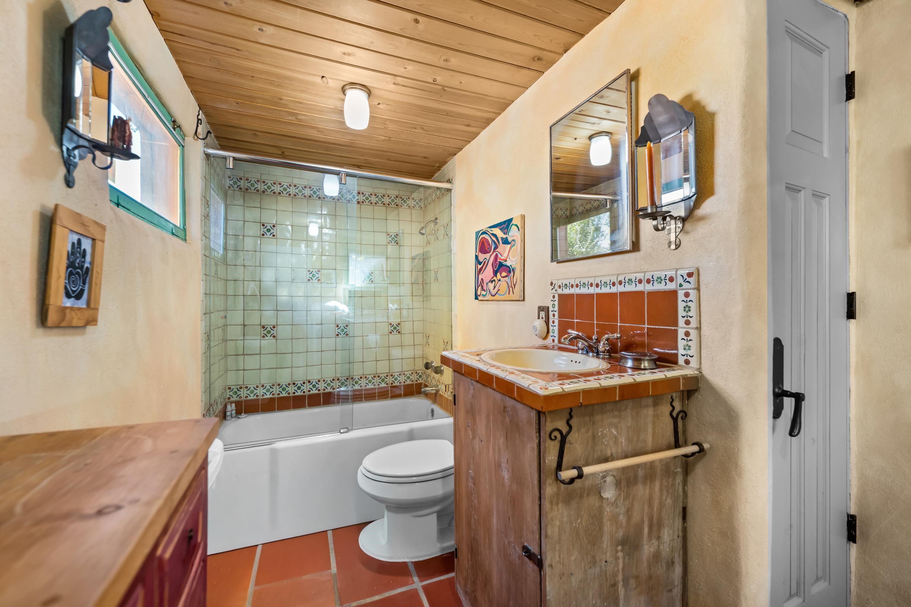 Taos, New Mexico 87571, United States, 3 Bedrooms Bedrooms, ,3 BathroomsBathrooms,Residential,Active,232448