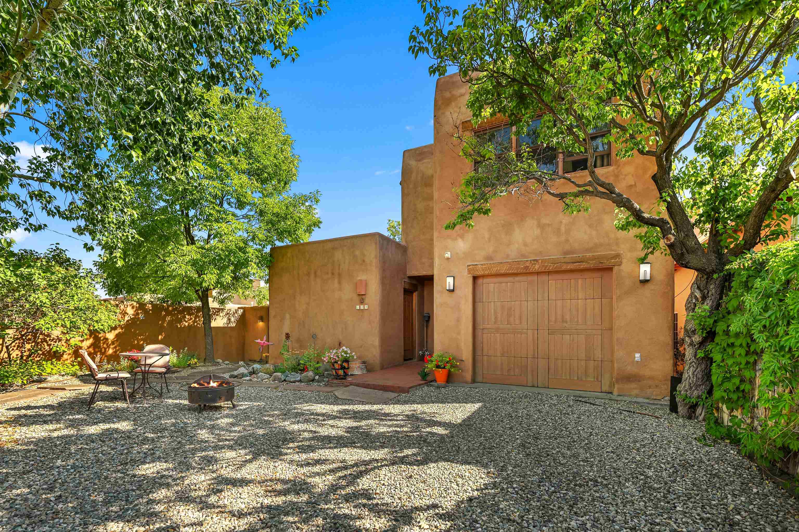 Taos, New Mexico 87571, United States, 3 Bedrooms Bedrooms, ,3 BathroomsBathrooms,Residential,Active,232448