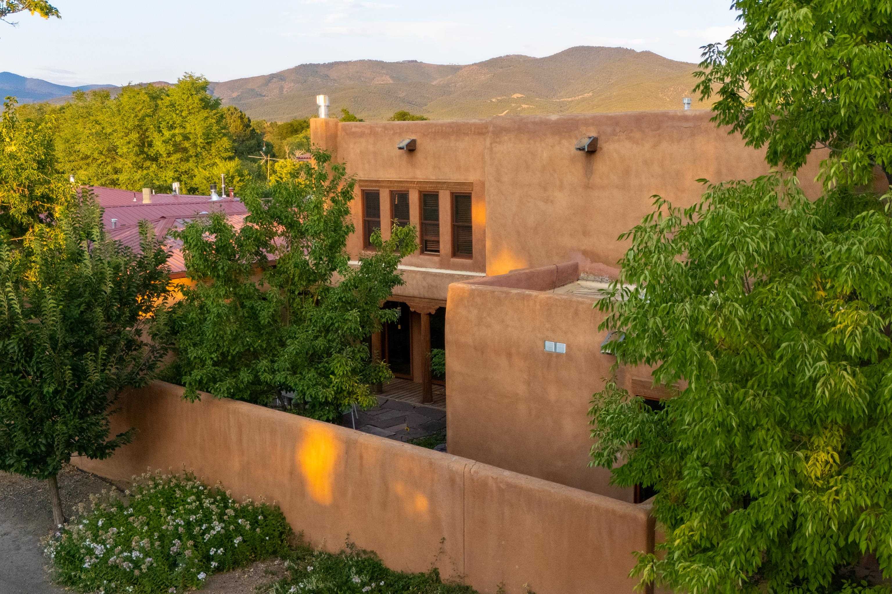 Taos, New Mexico 87571, United States, 3 Bedrooms Bedrooms, ,3 BathroomsBathrooms,Residential,Active,232448