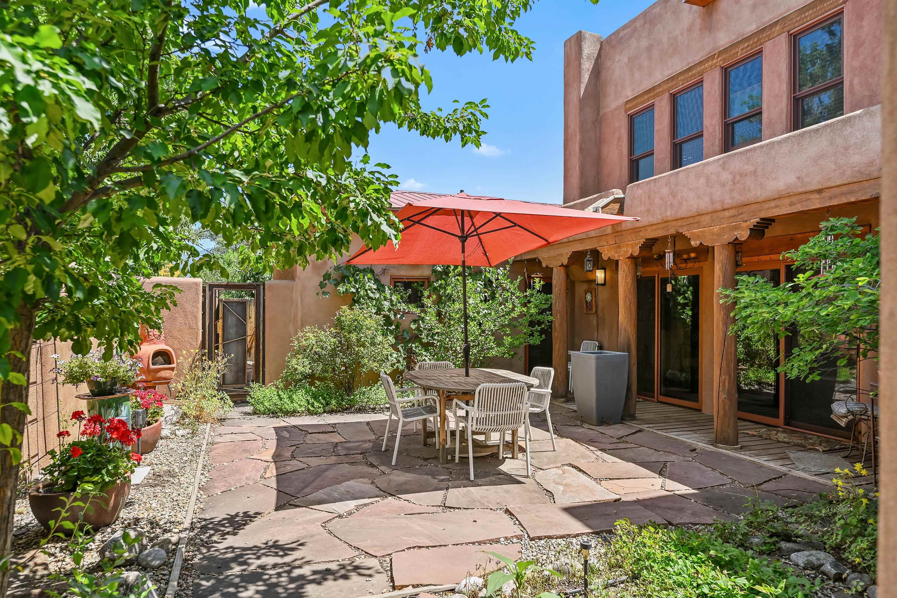 Taos, New Mexico 87571, United States, 3 Bedrooms Bedrooms, ,3 BathroomsBathrooms,Residential,Active,232448