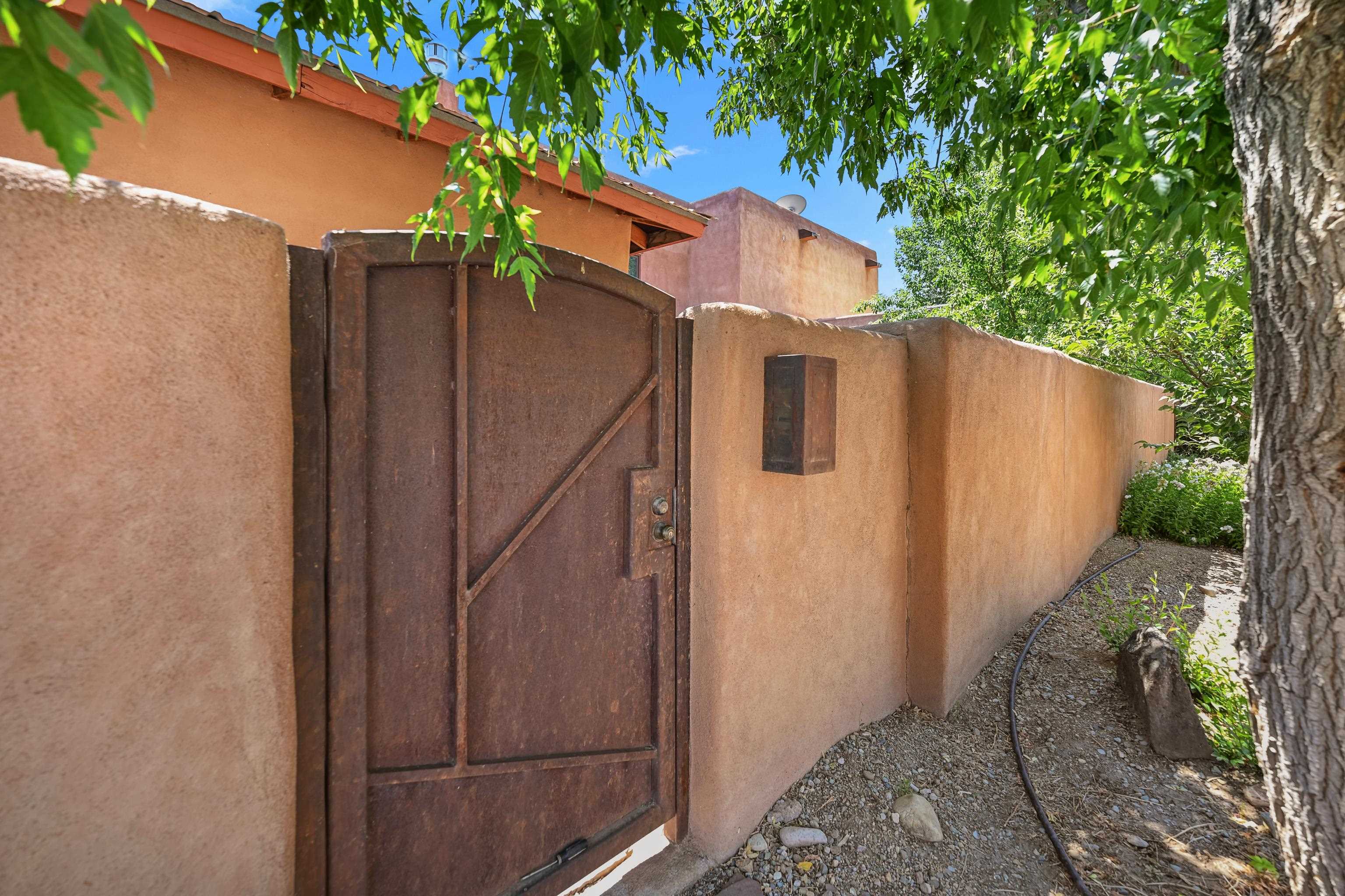 Taos, New Mexico 87571, United States, 3 Bedrooms Bedrooms, ,3 BathroomsBathrooms,Residential,Active,232448