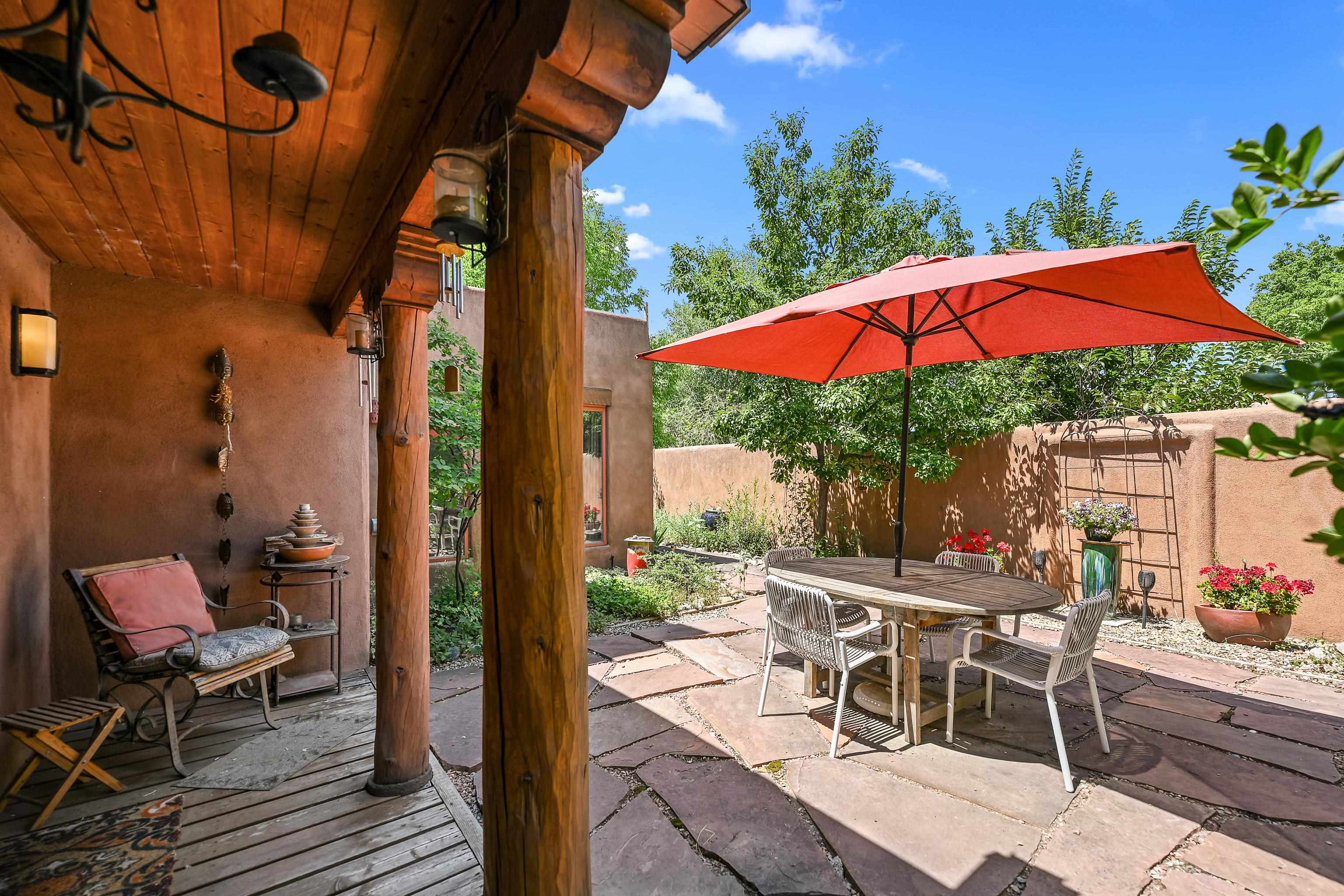 Taos, New Mexico 87571, United States, 3 Bedrooms Bedrooms, ,3 BathroomsBathrooms,Residential,Active,232448