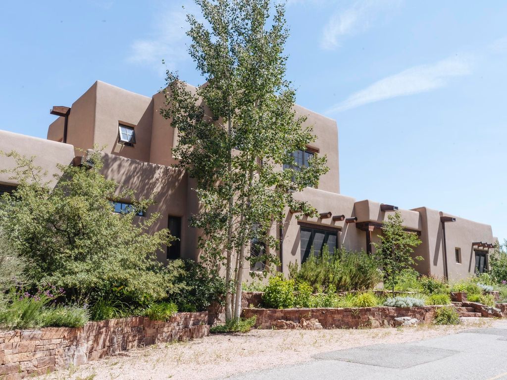 Photo of 305 DeVargas Lane, Taos, NM 87571 (MLS # 114423)