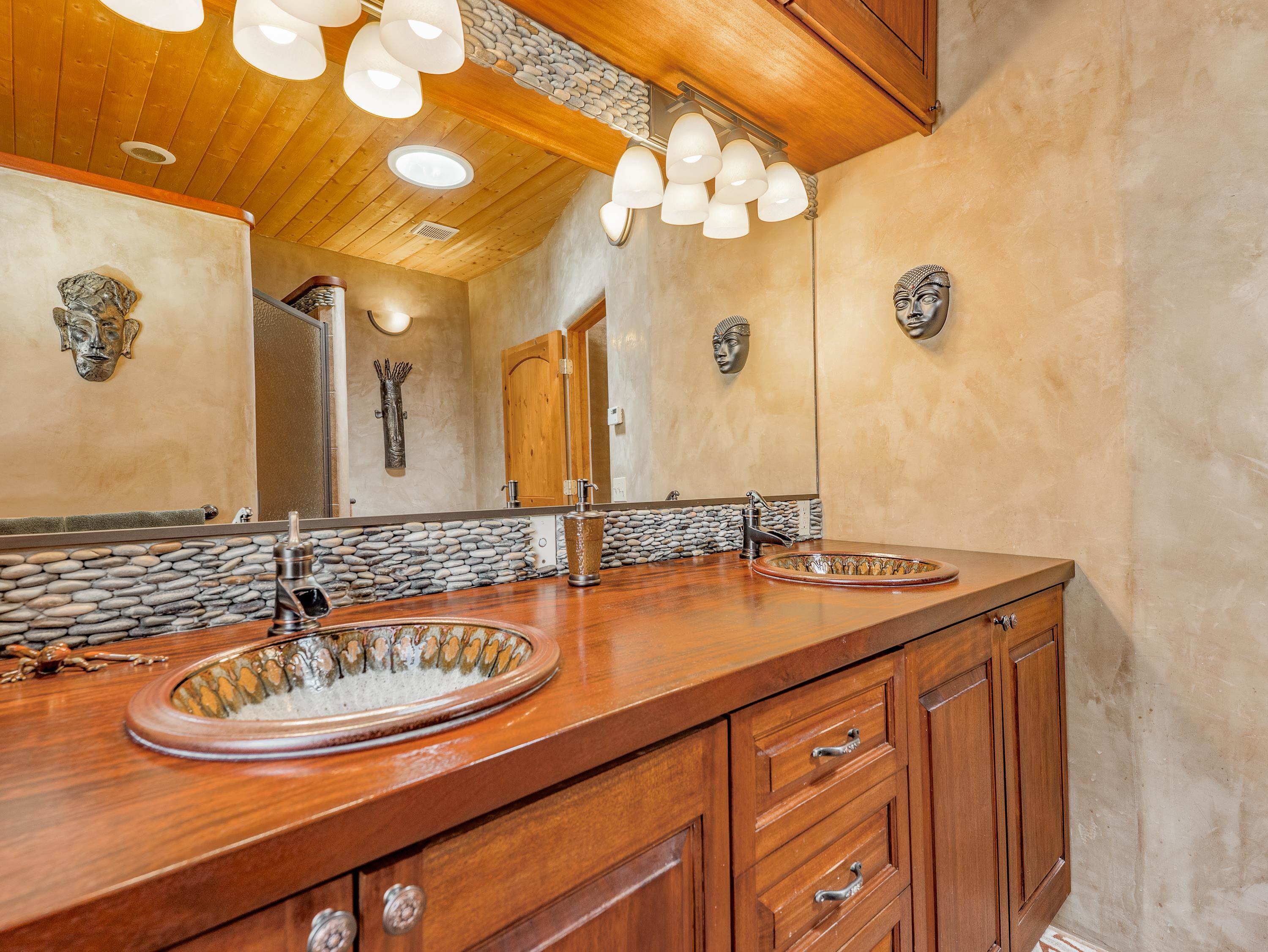 Valdez, New Mexico 87580, United States, 3 Bedrooms Bedrooms, ,2 BathroomsBathrooms,Residential,Active,208802