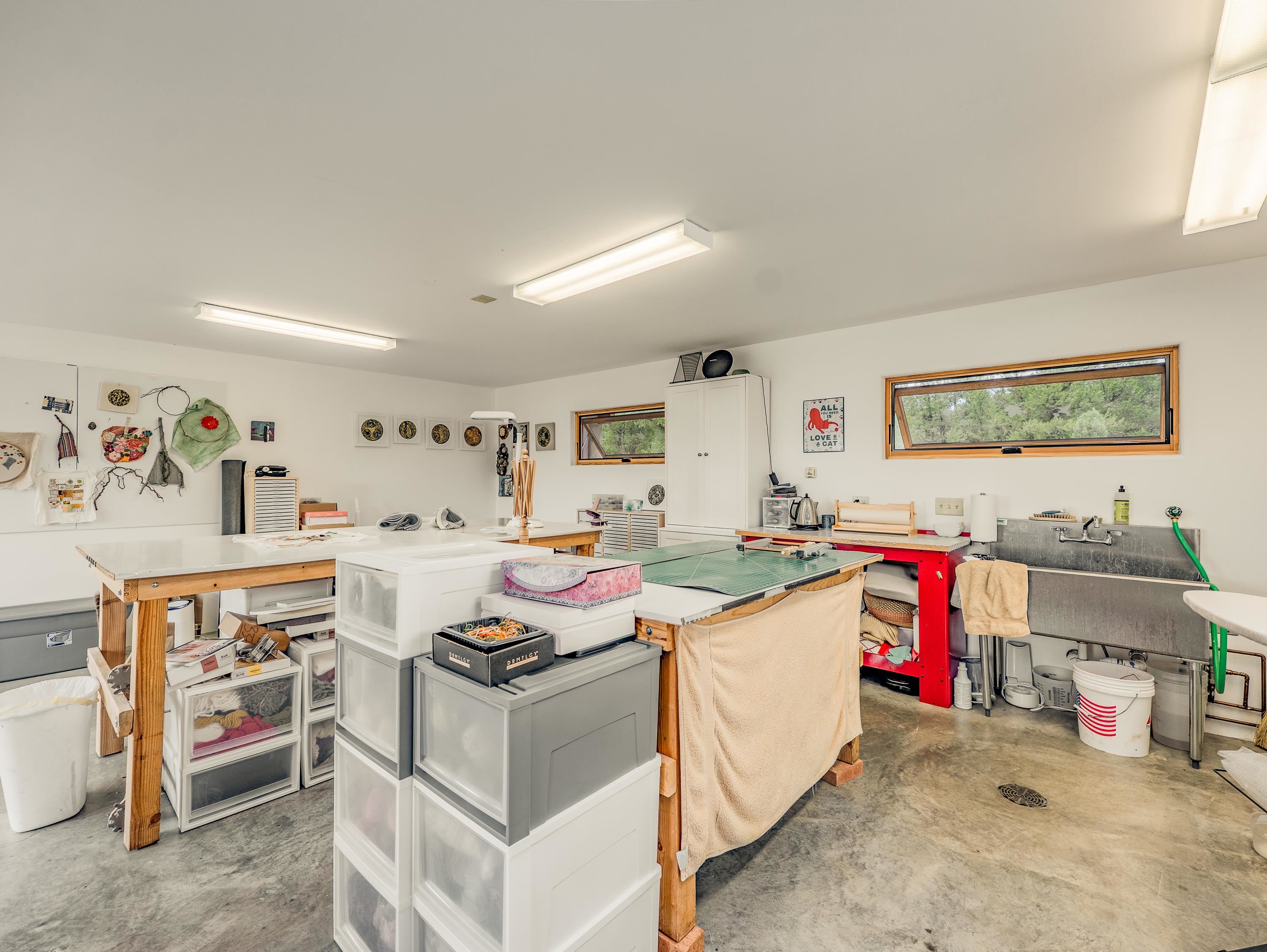 Valdez, New Mexico 87580, United States, 3 Bedrooms Bedrooms, ,2 BathroomsBathrooms,Residential,Active,208802