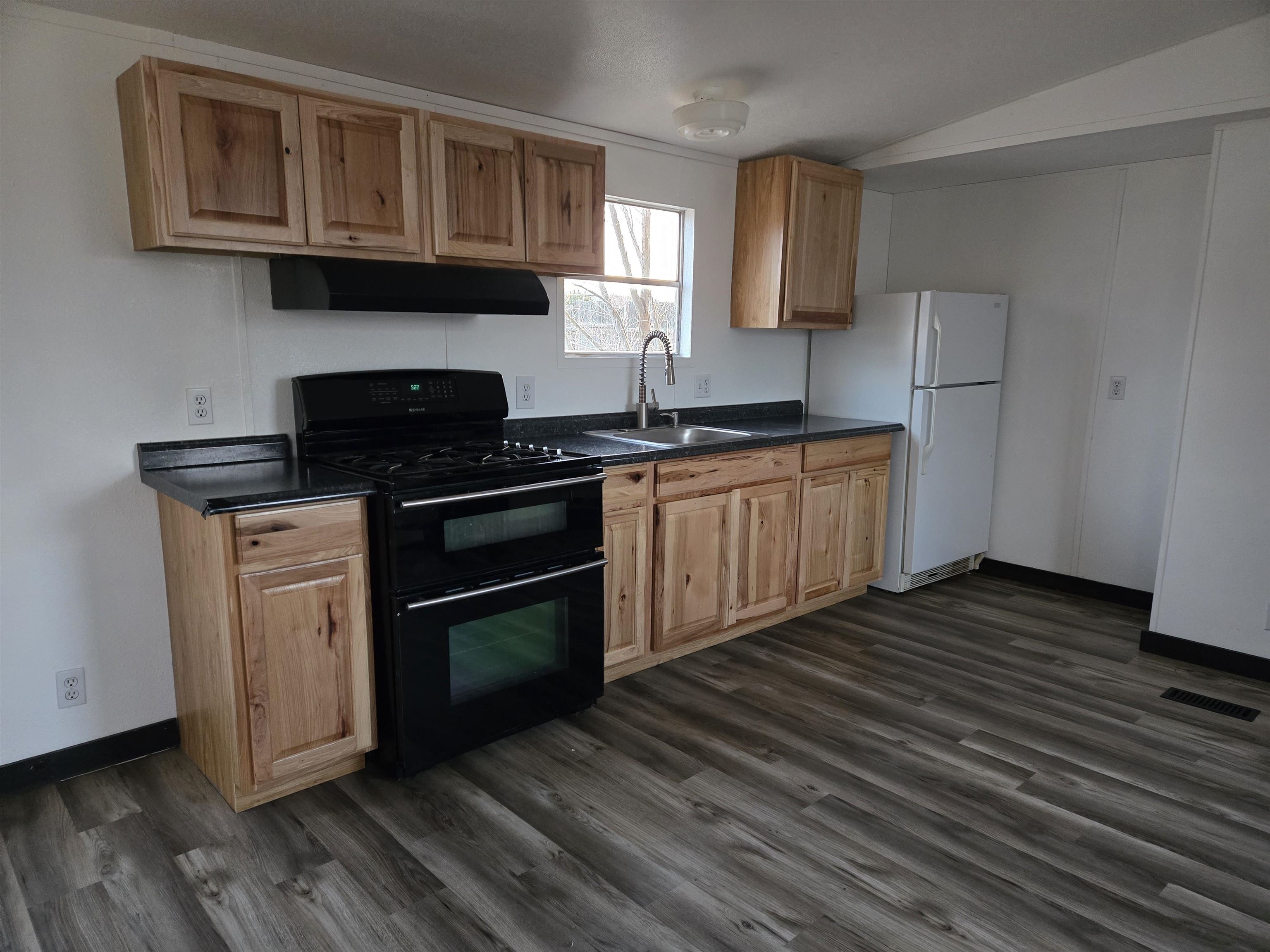 Ranchos De Taos, New Mexico 87557, United States, 3 Bedrooms Bedrooms, ,1 BathroomBathrooms,Residential,Active,235442