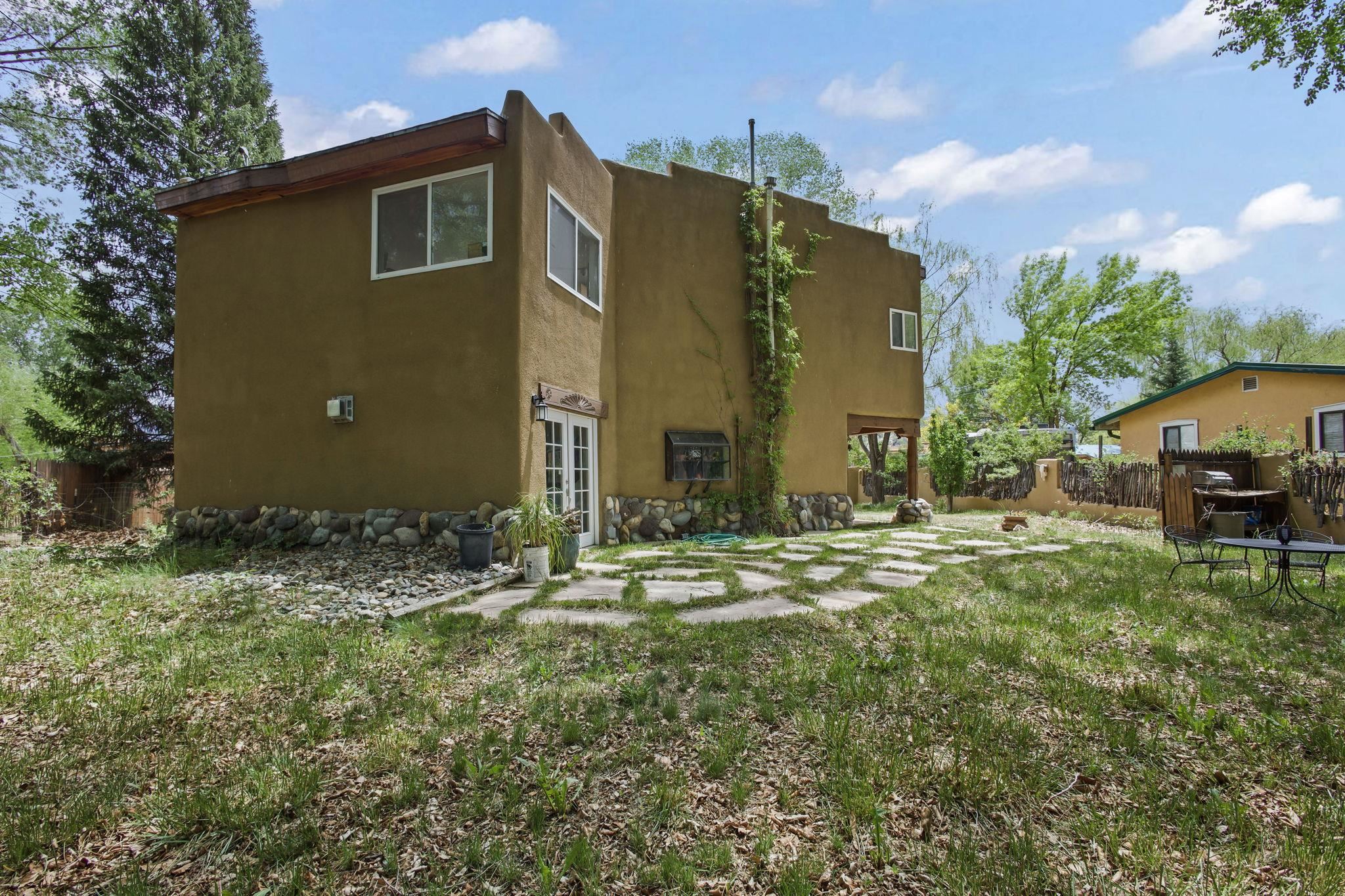 212 Peralta Street, Taos, New Mexico image 27