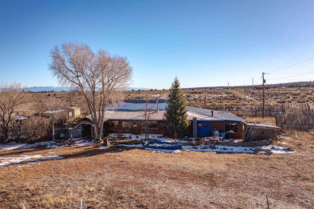 Photo of 14 Sagebrush Road, Tres Piedras, NM 87577 (MLS # 114429)