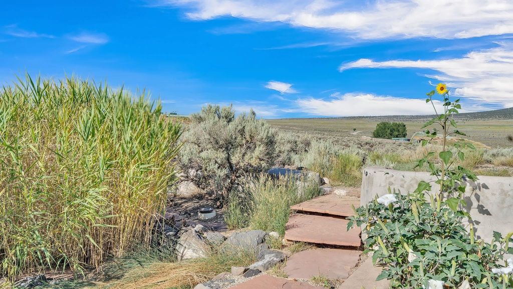 Photo of 18 North Lemuria Road, Taos, NM 87577 (MLS # 113852)