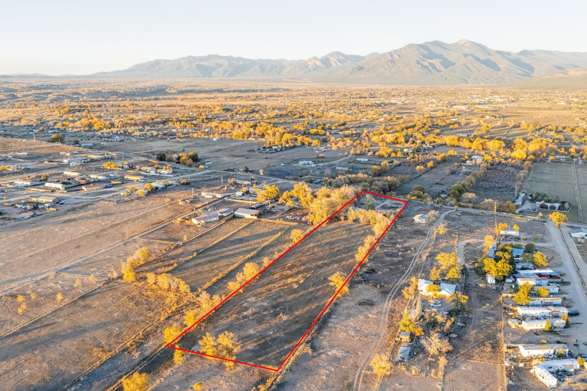 Ranchos De Taos, New Mexico 87557, United States, 2 Bedrooms Bedrooms, ,1 BathroomBathrooms,Residential,Active,236005