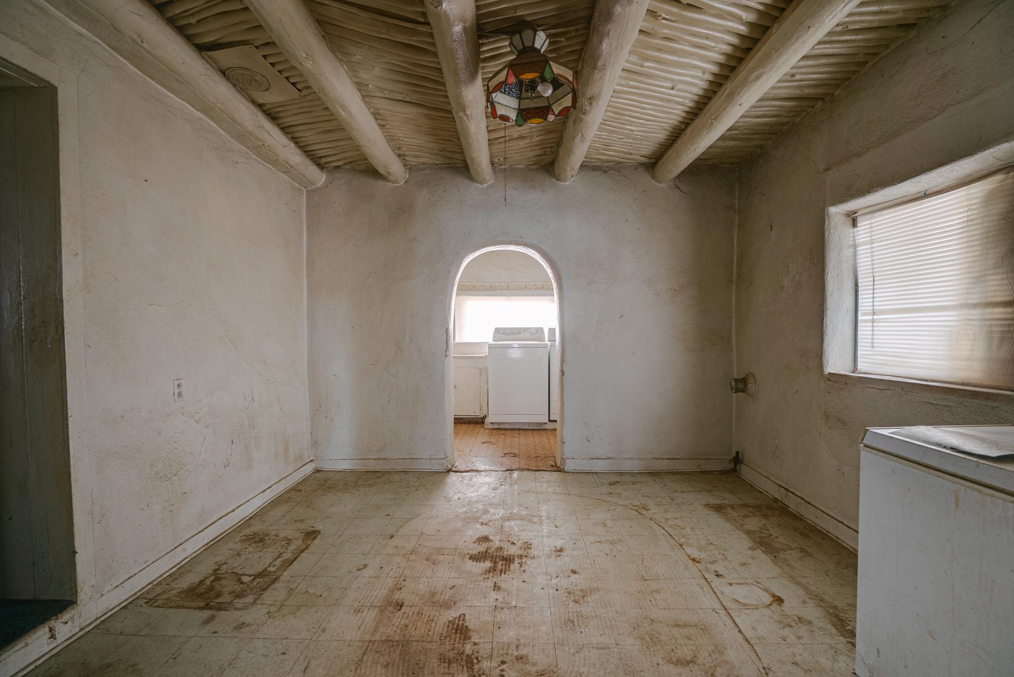 Ranchos De Taos, New Mexico 87557, United States, 2 Bedrooms Bedrooms, ,1 BathroomBathrooms,Residential,Active,236005