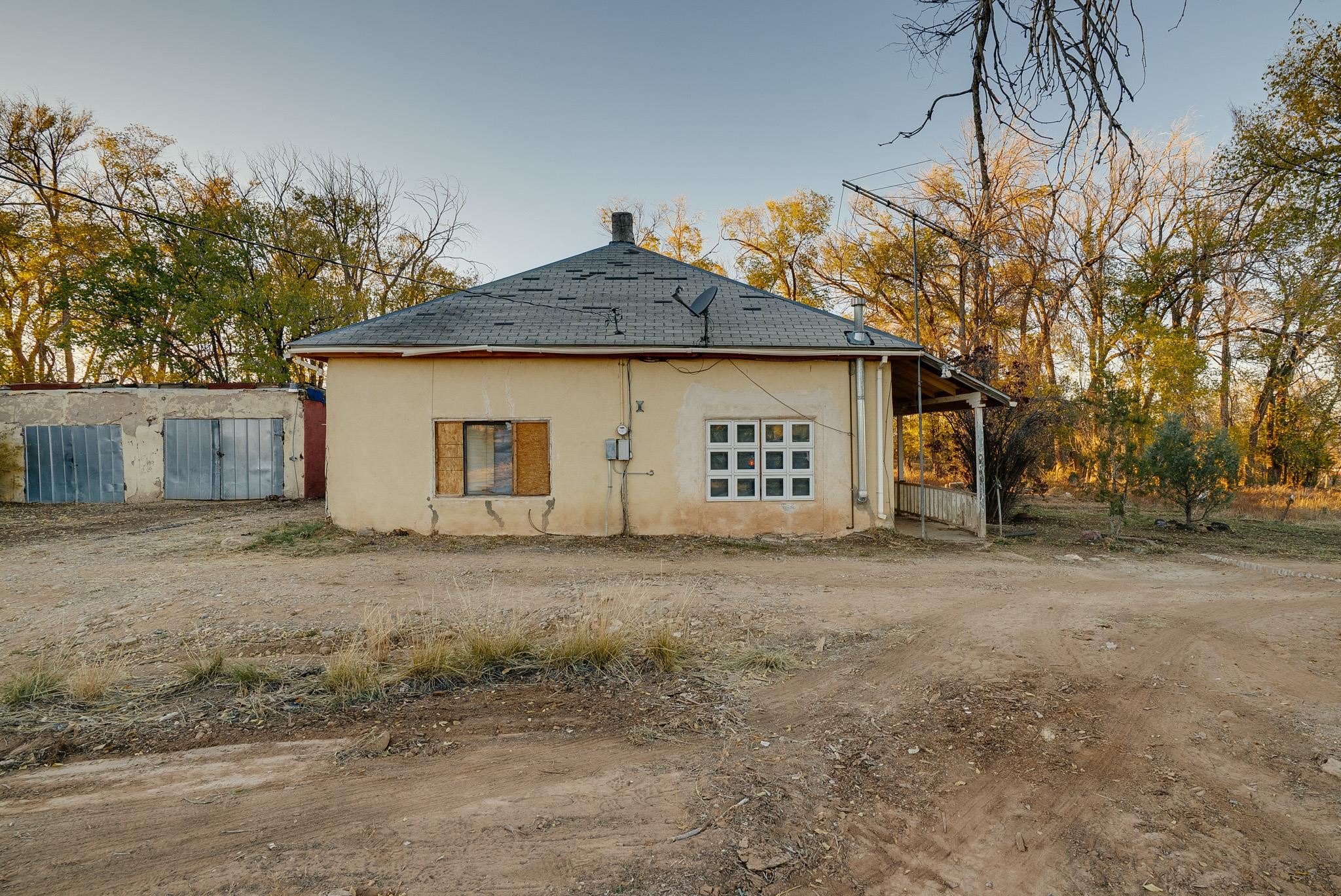 Ranchos De Taos, New Mexico 87557, United States, 2 Bedrooms Bedrooms, ,1 BathroomBathrooms,Residential,Active,236005