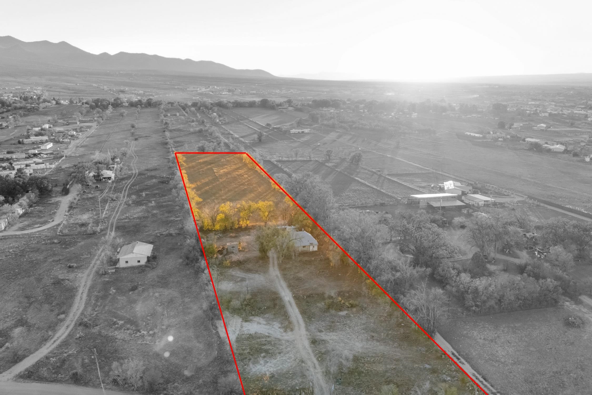 Ranchos De Taos, New Mexico 87557, United States, 2 Bedrooms Bedrooms, ,1 BathroomBathrooms,Residential,Active,236005