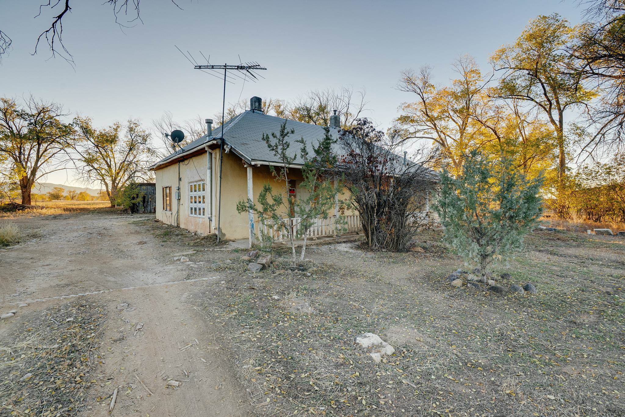 Ranchos De Taos, New Mexico 87557, United States, 2 Bedrooms Bedrooms, ,1 BathroomBathrooms,Residential,Active,236005