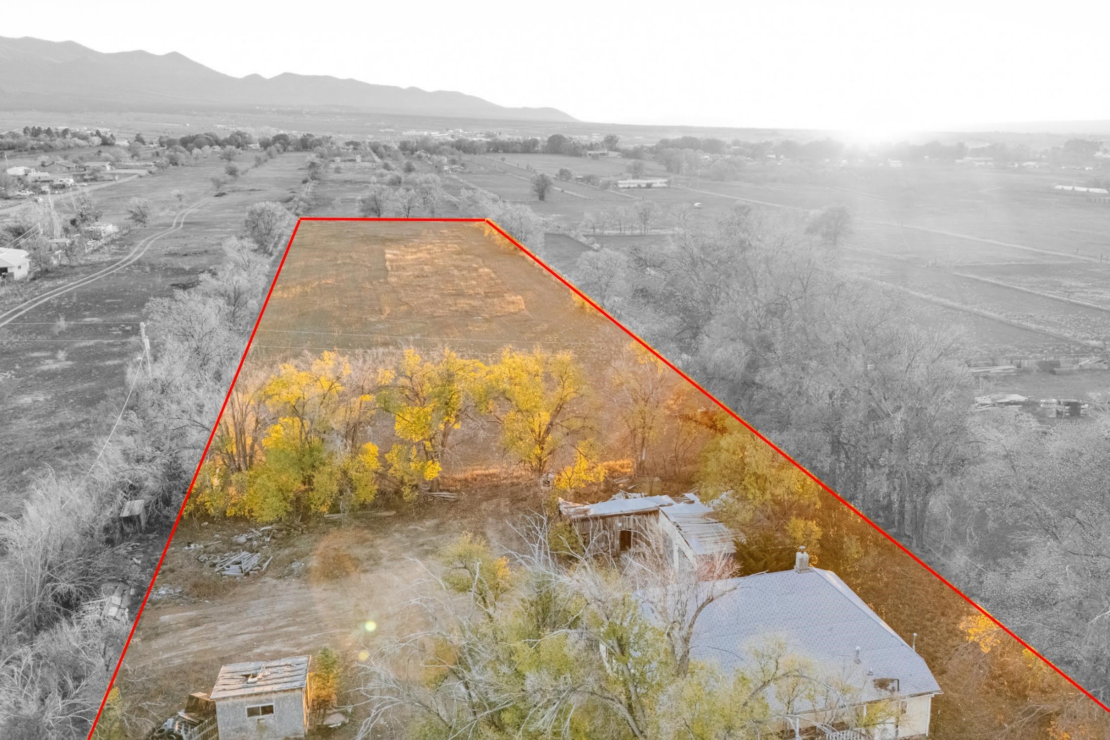 Ranchos De Taos, New Mexico 87557, United States, 2 Bedrooms Bedrooms, ,1 BathroomBathrooms,Residential,Active,236005