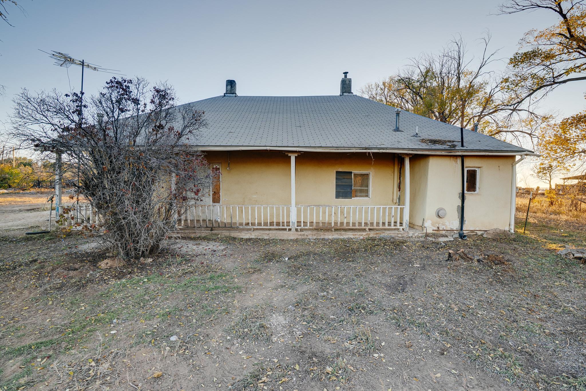 Ranchos De Taos, New Mexico 87557, United States, 2 Bedrooms Bedrooms, ,1 BathroomBathrooms,Residential,Active,236005