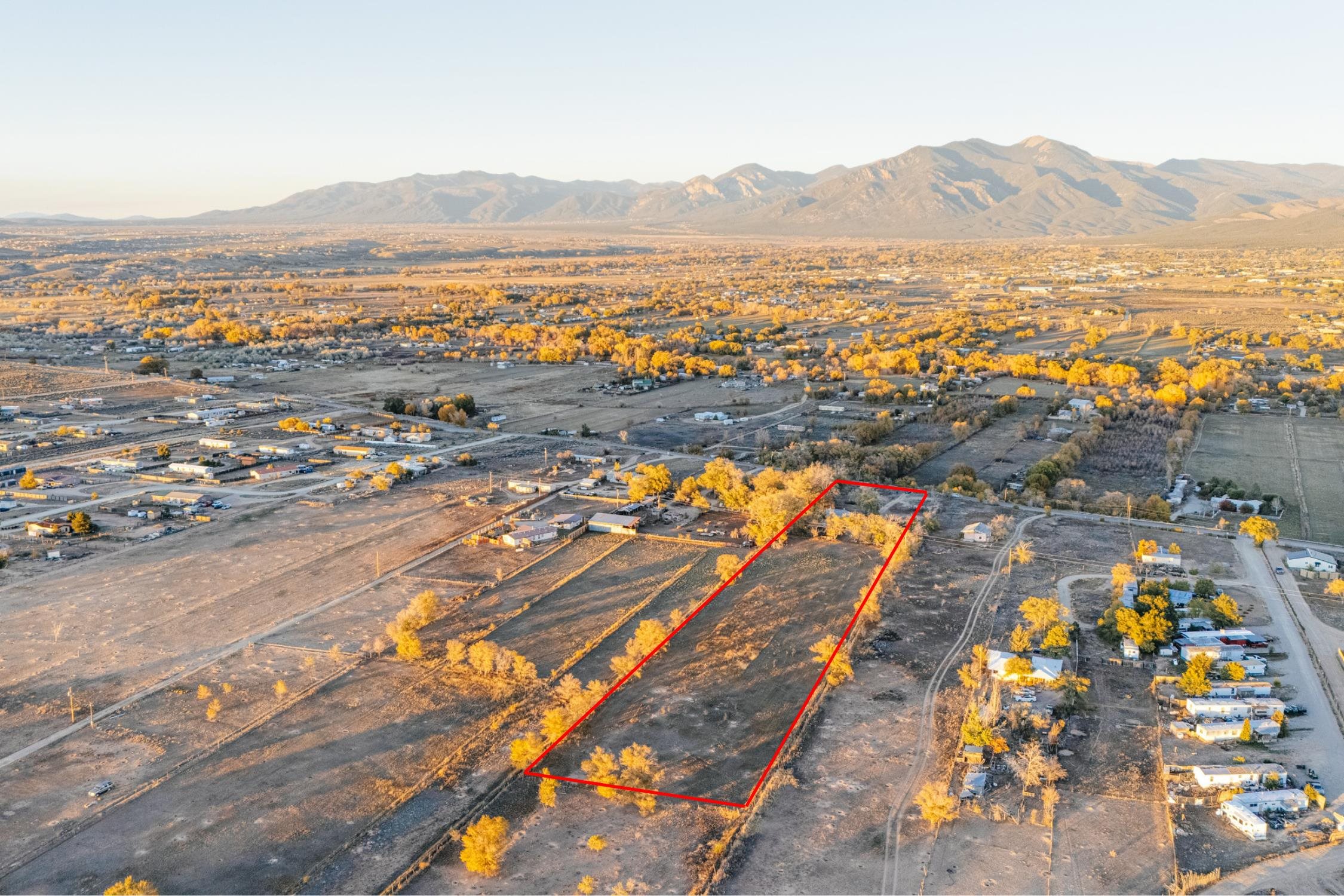 Ranchos De Taos, New Mexico 87557, United States, 2 Bedrooms Bedrooms, ,1 BathroomBathrooms,Residential,Active,236005