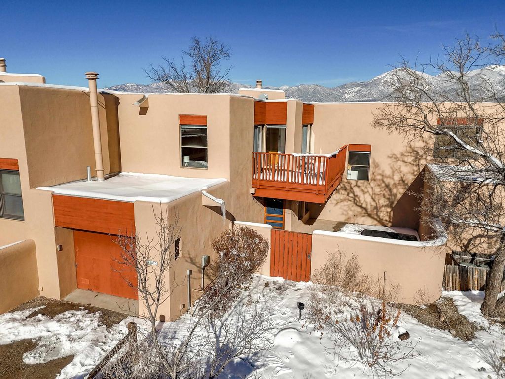 Photo of 10 Comanche Court B2 Ct #B-2, El Prado, NM 87529 (MLS # 114460)