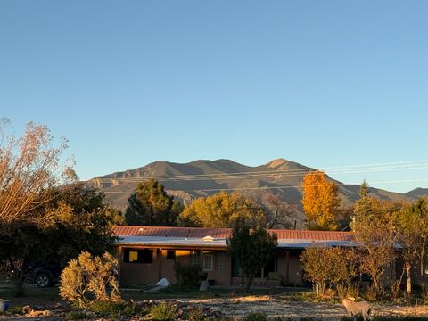 605 Chapel Ln Taos NM 87571