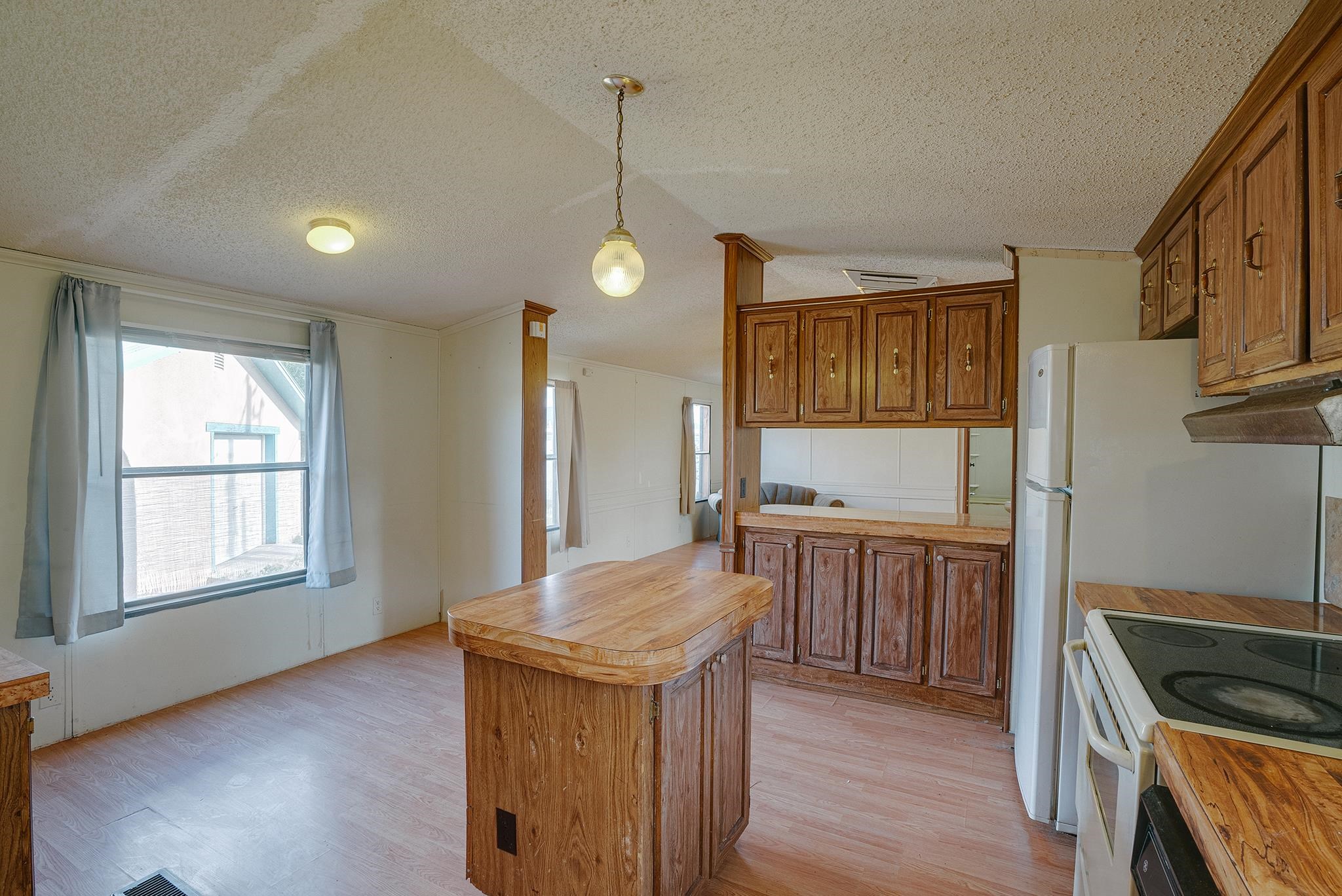 Taos, New Mexico 87571, United States, 2 Bedrooms Bedrooms, ,2 BathroomsBathrooms,Residential,Active,167956