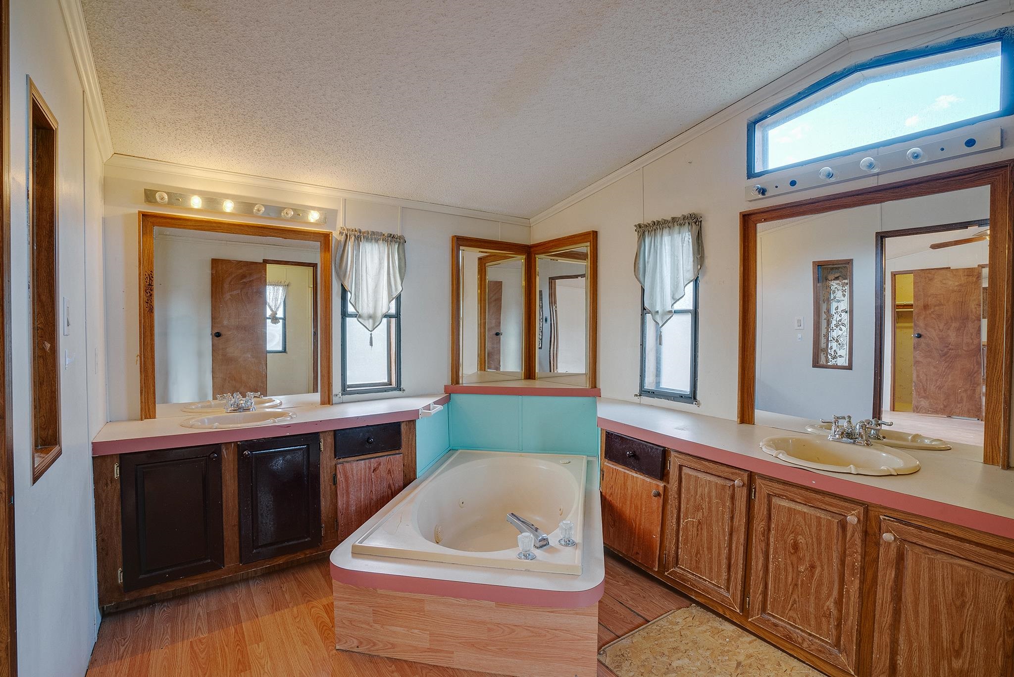 Taos, New Mexico 87571, United States, 2 Bedrooms Bedrooms, ,2 BathroomsBathrooms,Residential,Active,167956