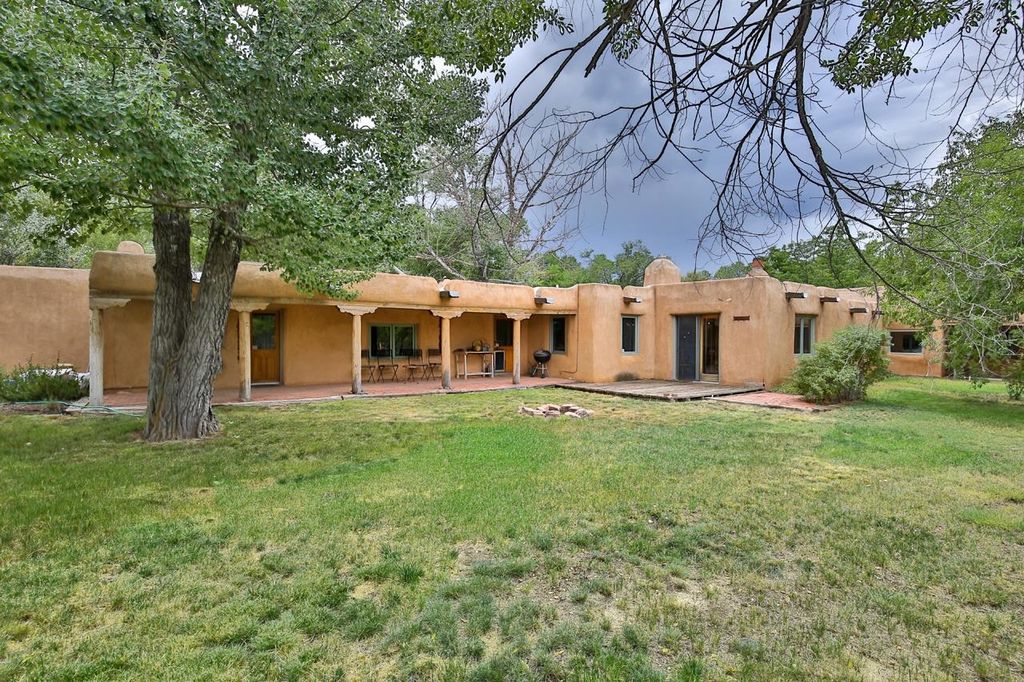 Photo of 402 A Este Es Pl, Taos, NM 87571 (MLS # 114573)