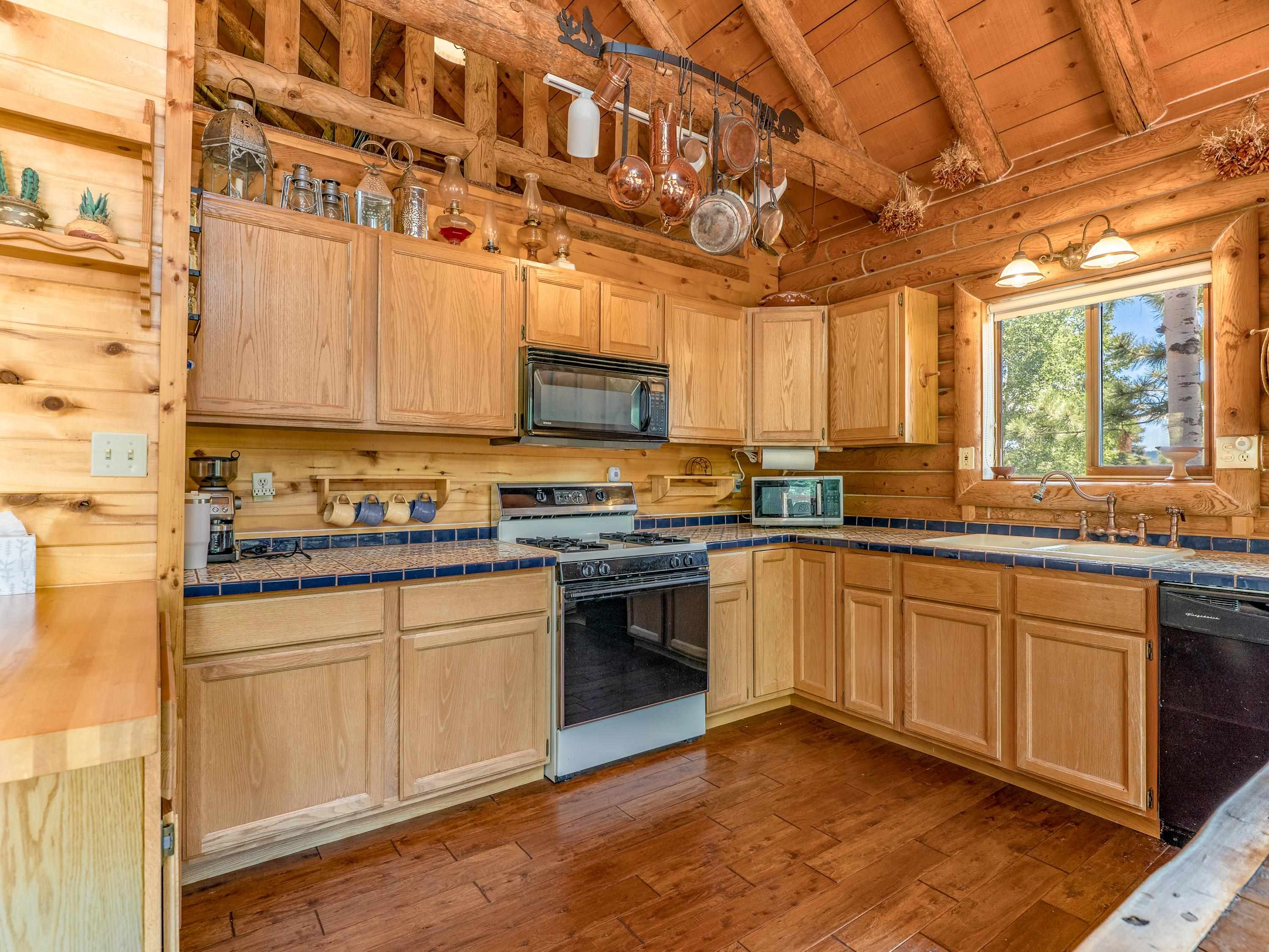 Angel Fire, New Mexico 87710, United States, 3 Bedrooms Bedrooms, ,2 BathroomsBathrooms,Residential,Pending,181770