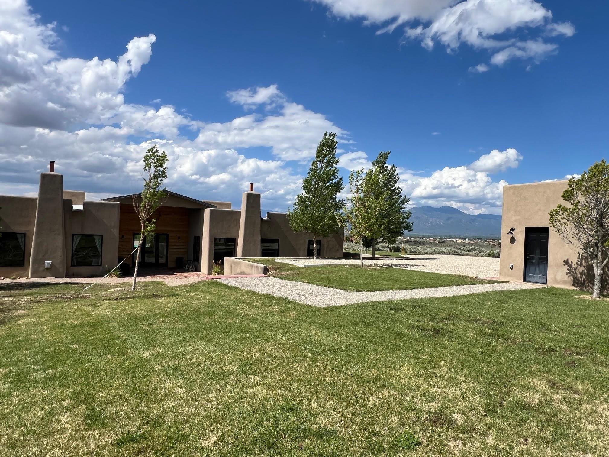 8 Golf Course Drive, Ranchos de Taos, New Mexico image 11