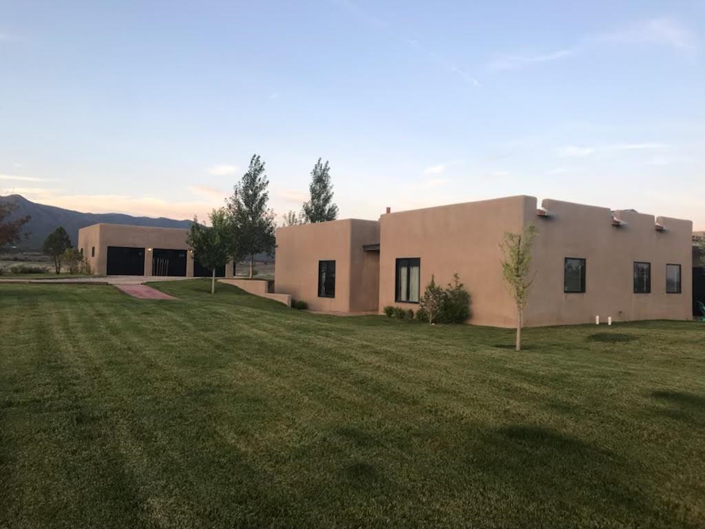 8 Golf Course Drive, Ranchos de Taos, New Mexico image 3