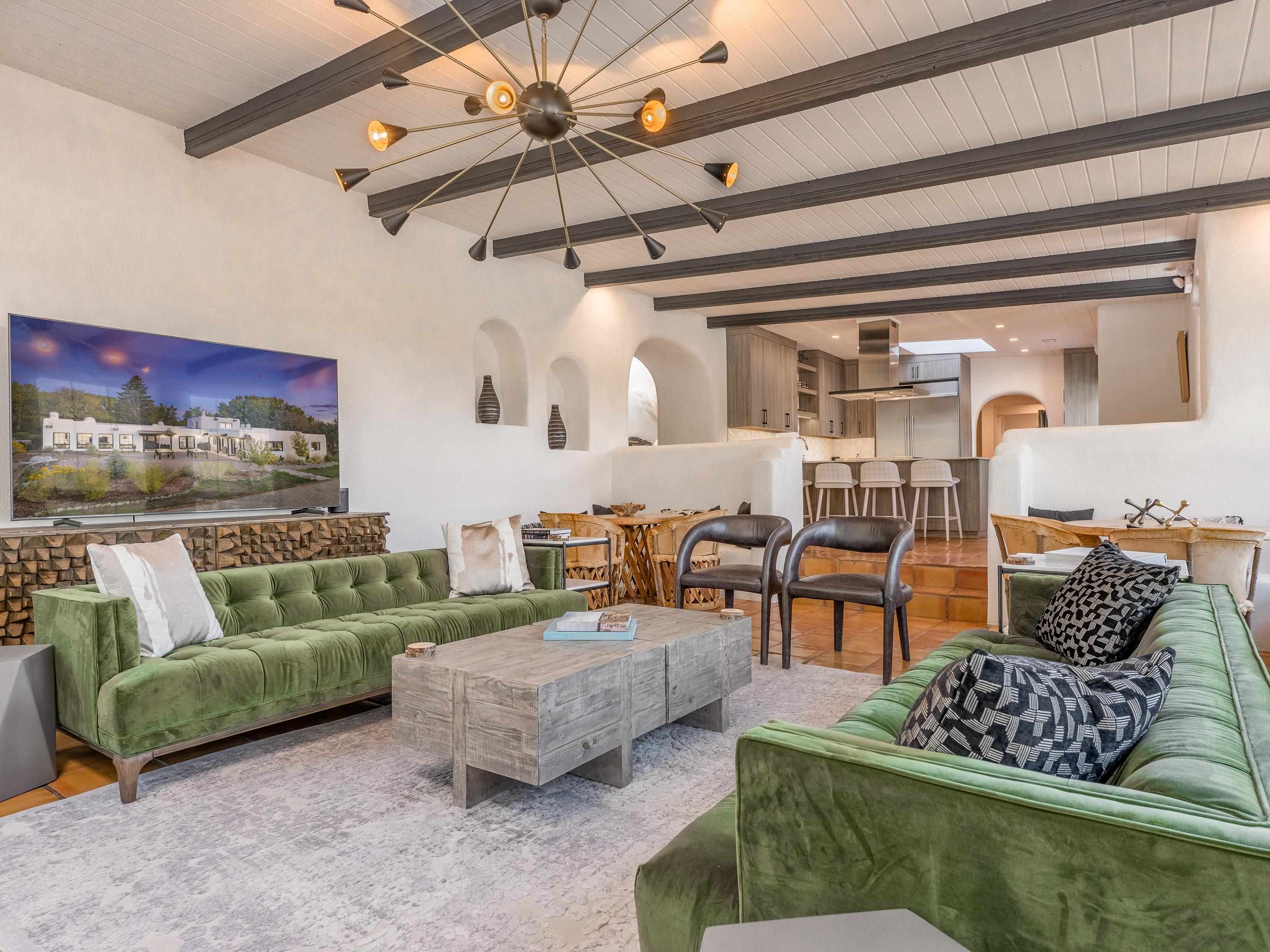 Taos, New Mexico 87571, United States, 9 Bedrooms Bedrooms, ,10 BathroomsBathrooms,Residential,Active,202464