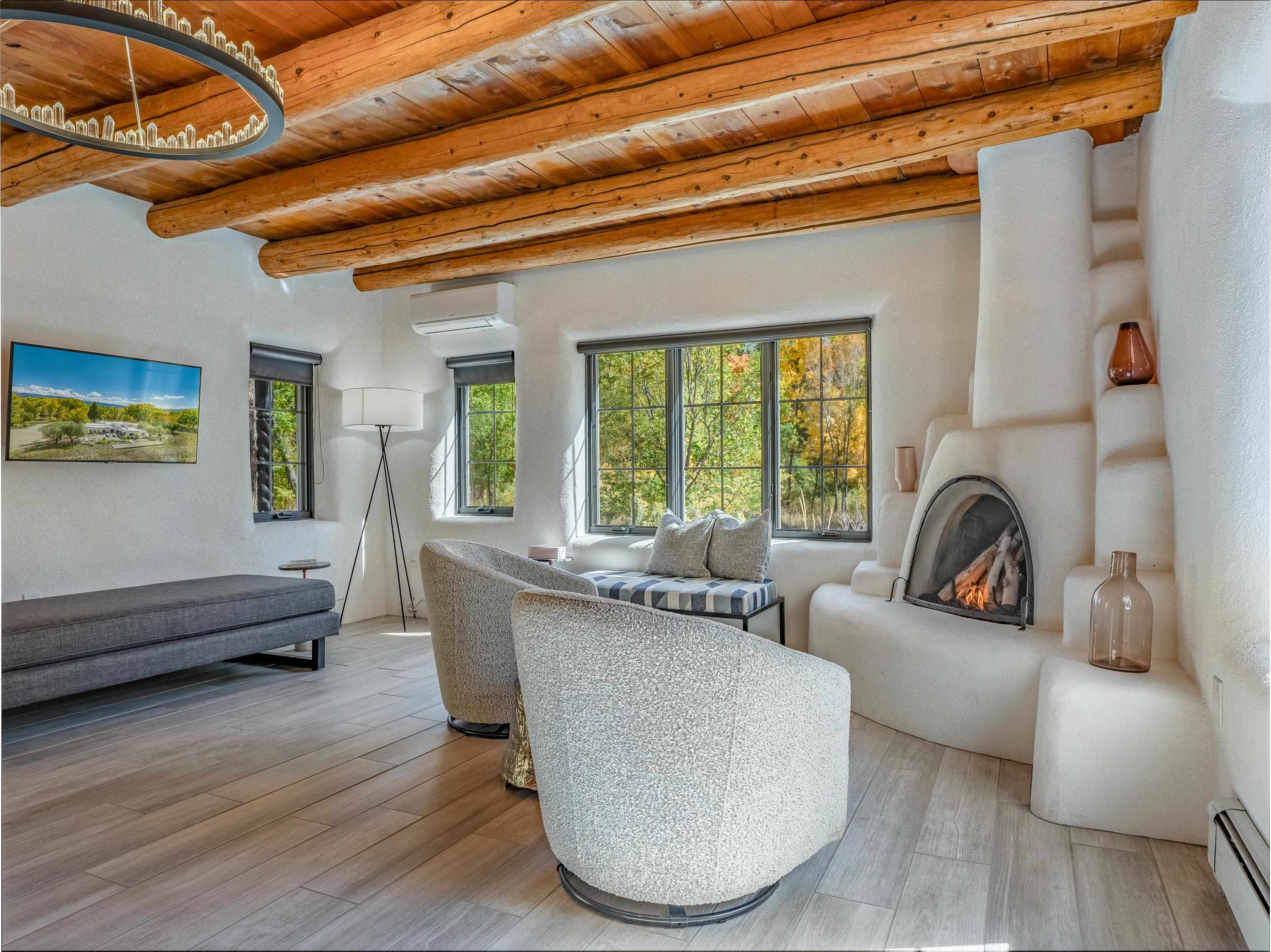 Taos, New Mexico 87571, United States, 9 Bedrooms Bedrooms, ,10 BathroomsBathrooms,Residential,Active,202464