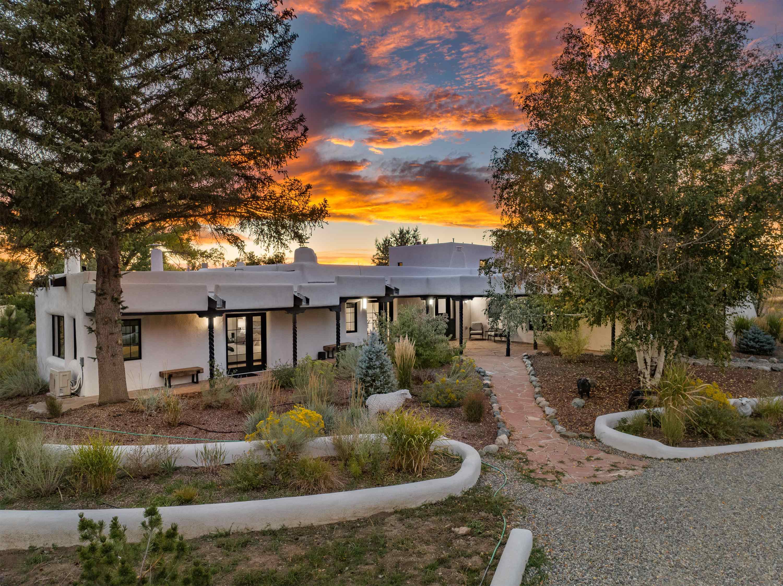 Taos, New Mexico 87571, United States, 9 Bedrooms Bedrooms, ,10 BathroomsBathrooms,Residential,Active,202464