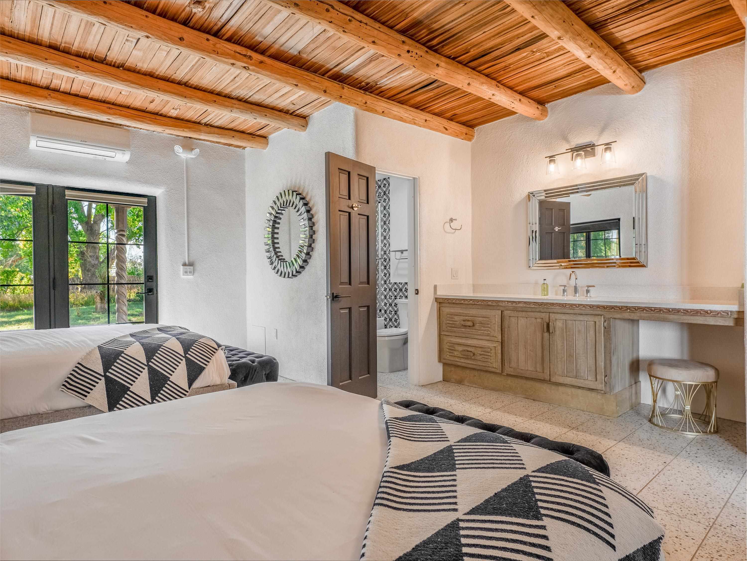 Taos, New Mexico 87571, United States, 9 Bedrooms Bedrooms, ,10 BathroomsBathrooms,Residential,Active,202464